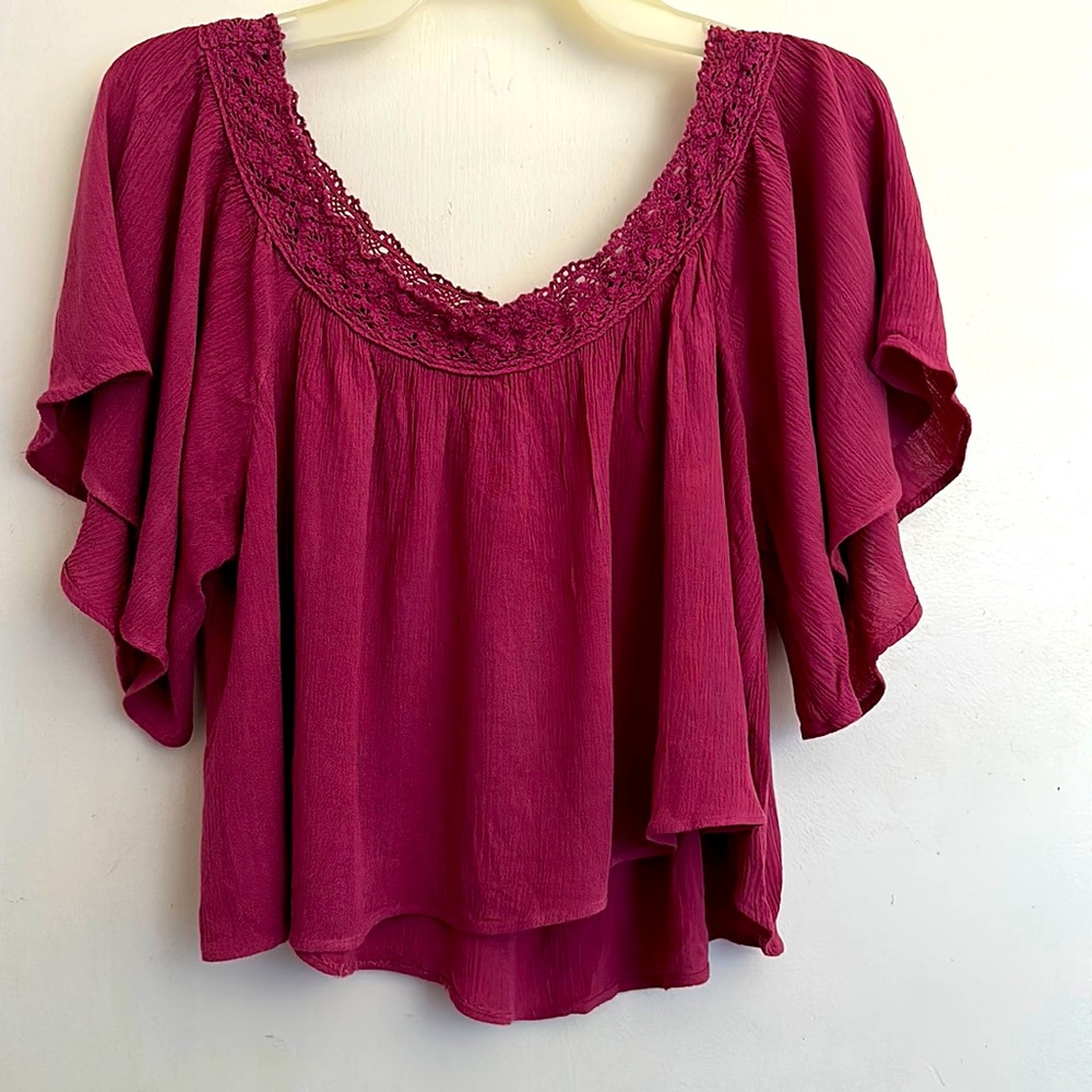 Forever 21 Women’s Pink Crop Top Size M